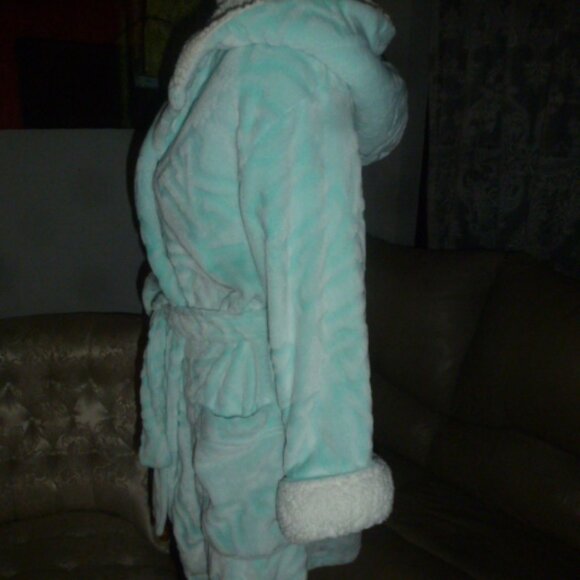 PINK Victoria’s Secret Plush Robe – Light Blue w/ Pink Prints – XS - Picture 3 of 14